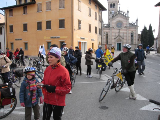 piazzadelmunicipiovalvasone.jpg