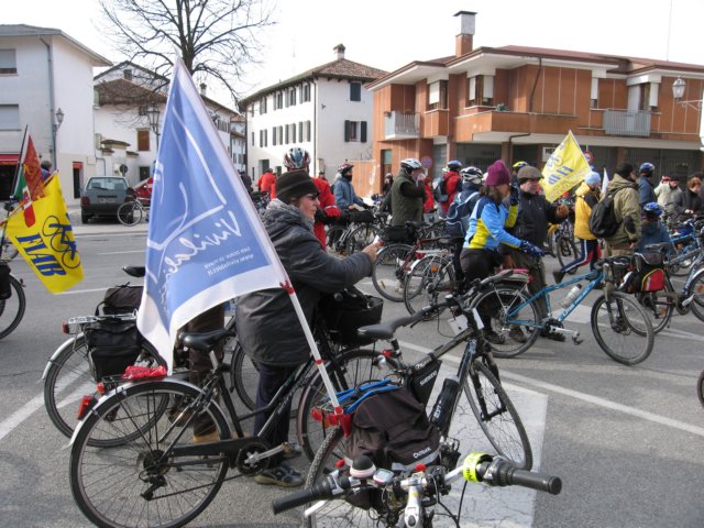 piazzadelmunicipiovalvasone3.jpg