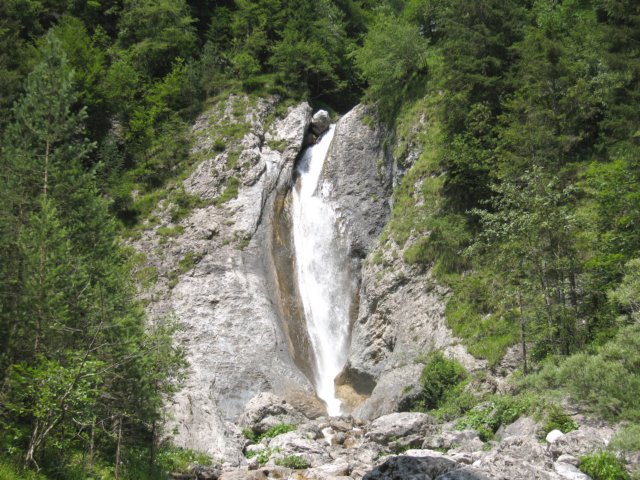 cascataa1kmdalrifugiopussa.jpg